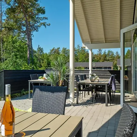 Seven-bedroom In Frederiksvark *